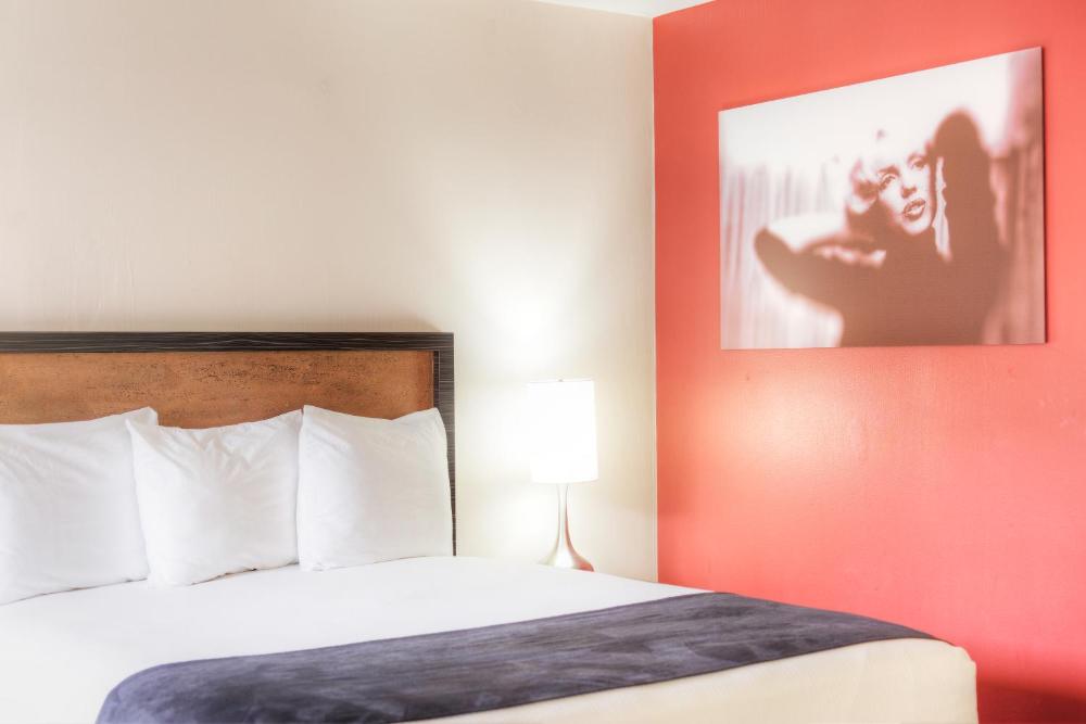Queen Room interior